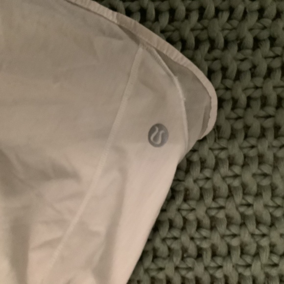 Lululemon Hotty Hot Shorts Low-Rise 4’ - Picture 3 of 3